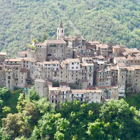 Casa Celestine In Via Orsini Liguria Italy Sleeps 5