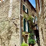 Casa Celestine In Via Orsini Liguria Italy Sleeps 5 Casa vacanze Isolabona