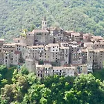 Casa Celestine In Via Orsini Liguria Italy Sleeps 5