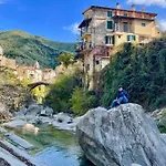 Casa vacanze Casa Celestine In Via Orsini Liguria Italy Sleeps 5 *