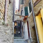 Casa Celestine In Via Orsini Liguria Italy Sleeps 5