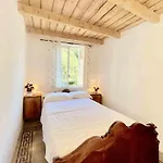 Feriehus Casa Celestine In Via Orsini Liguria Italy Sleeps 5 Isolabona