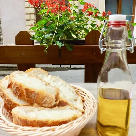 度假居 Casa Celestine In Via Orsini Liguria Italy Sleeps 5