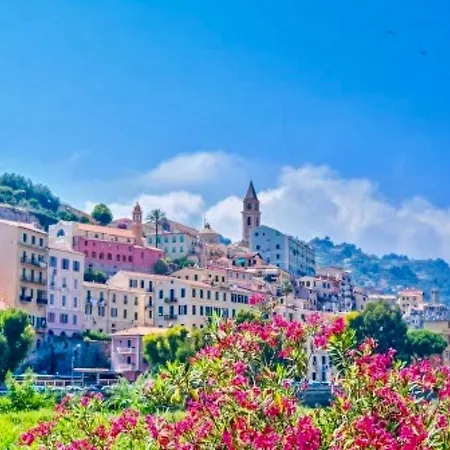 別荘 Casa Celestine In Via Orsini Liguria Italy Sleeps 5