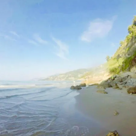 펜션 Casa Celestine In Via Orsini Liguria Italy Sleeps 5 Isolabona