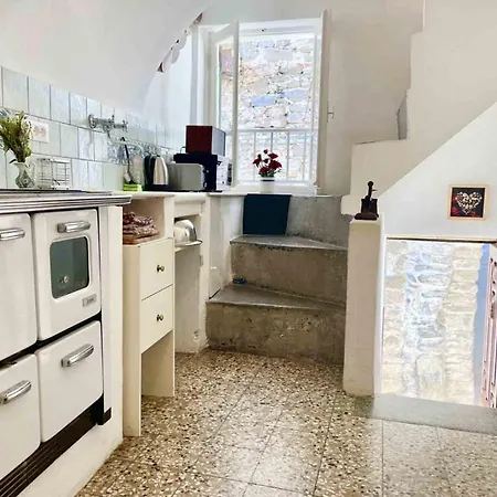 Casa Celestine In Via Orsini Liguria Italy Sleeps 5 펜션 *