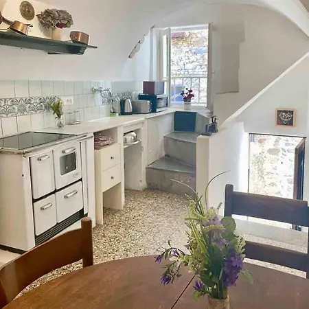 Casa Celestine In Via Orsini Liguria Italy Sleeps 5 *