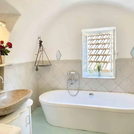 펜션 Casa Celestine In Via Orsini Liguria Italy Sleeps 5 Isolabona