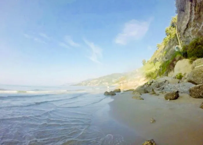 Feriehus Casa Celestine In Via Orsini Liguria Italy Sleeps 5 Isolabona