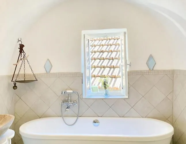 Feriehus Casa Celestine In Via Orsini Liguria Italy Sleeps 5 Isolabona