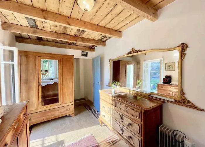 Casa Celestine In Via Orsini Liguria Italy Sleeps 5 * Isolabona